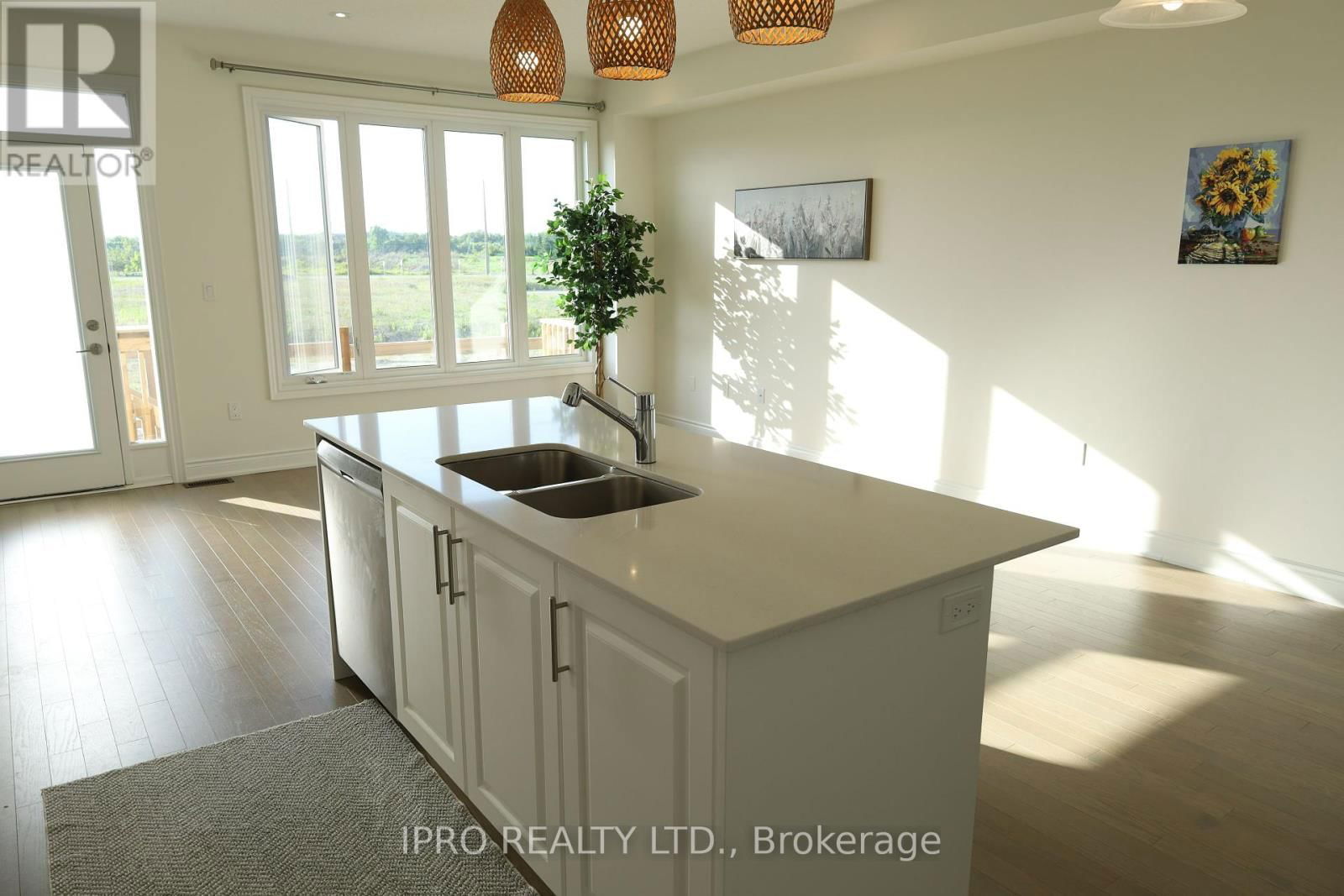 102 BERMONDSEY WAY Image 7