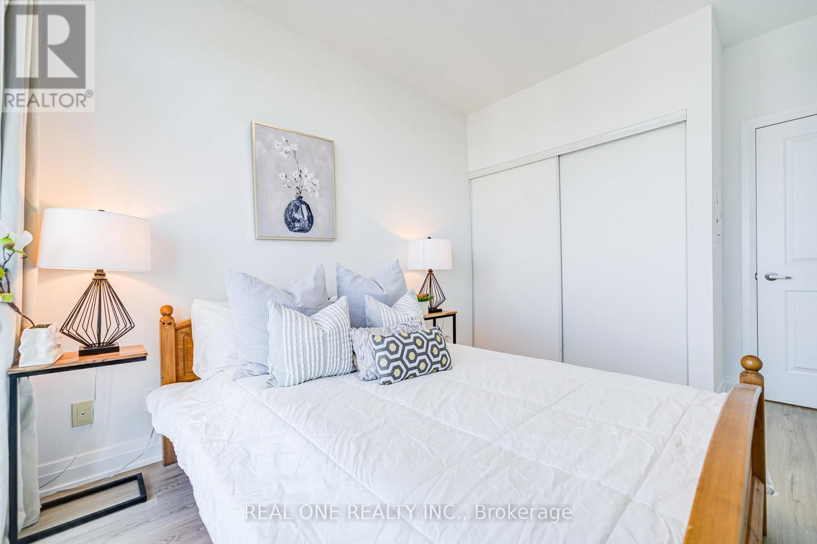 1008 - 55 SPEERS ROAD Image 21