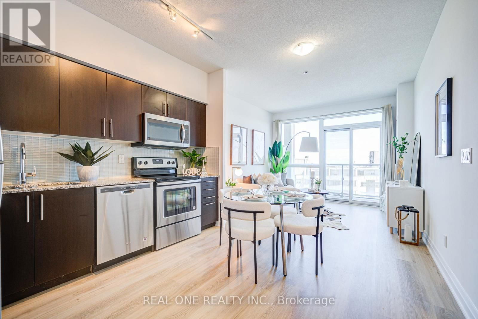 1008 - 55 SPEERS ROAD Image 3
