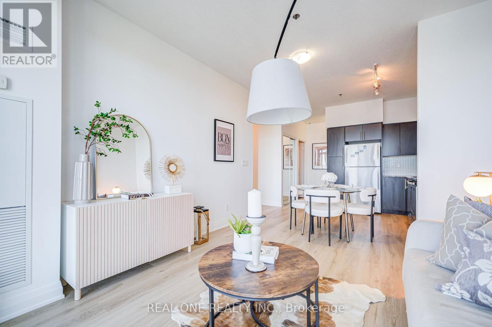 1008 - 55 SPEERS ROAD Image 4