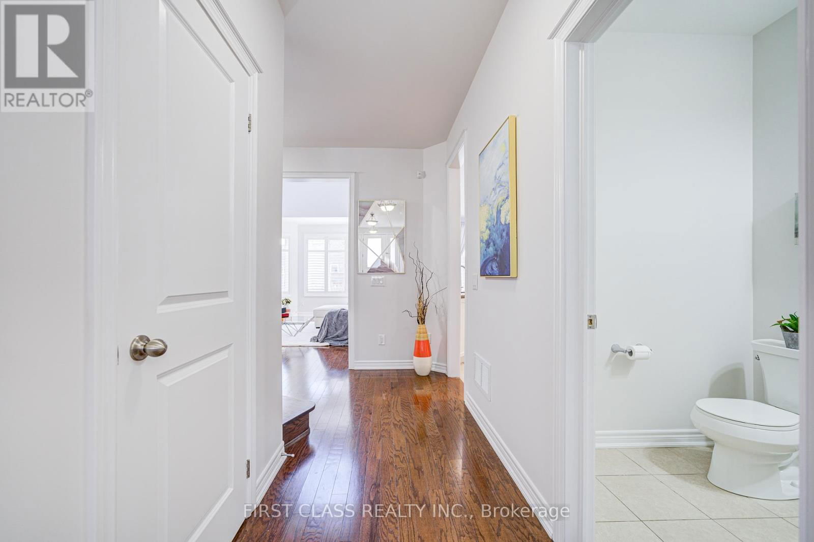 566 NORTH PARK BOULEVARD Image 12