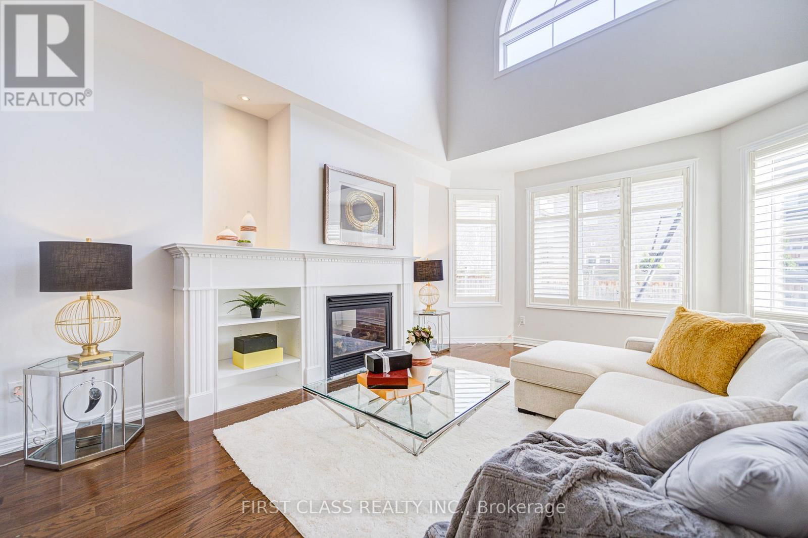 566 NORTH PARK BOULEVARD Image 15