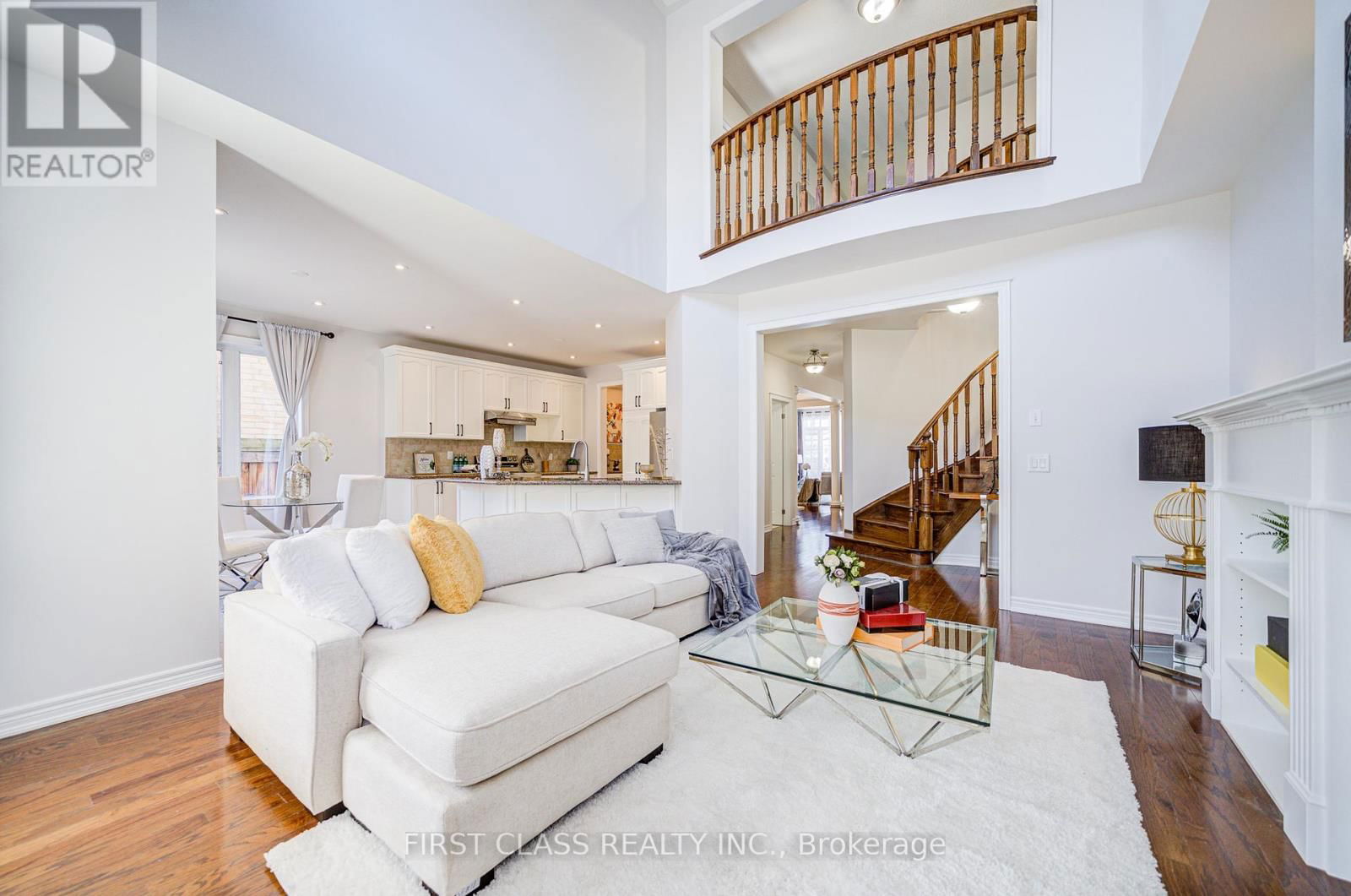 566 NORTH PARK BOULEVARD Image 18