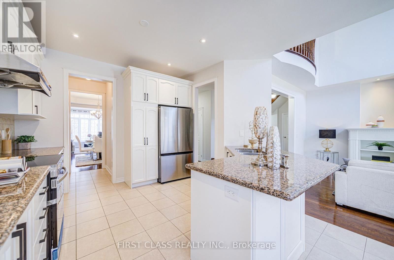 566 NORTH PARK BOULEVARD Image 22