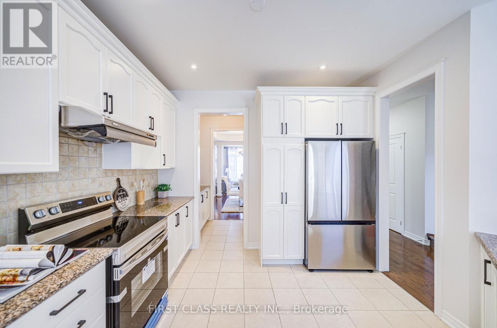 566 NORTH PARK BOULEVARD Image 25