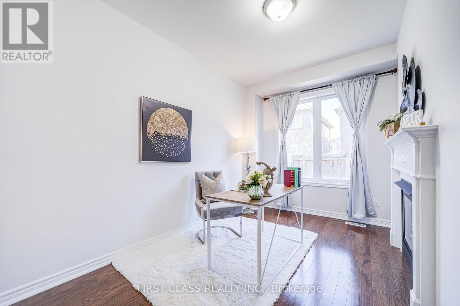 566 NORTH PARK BOULEVARD Image 30