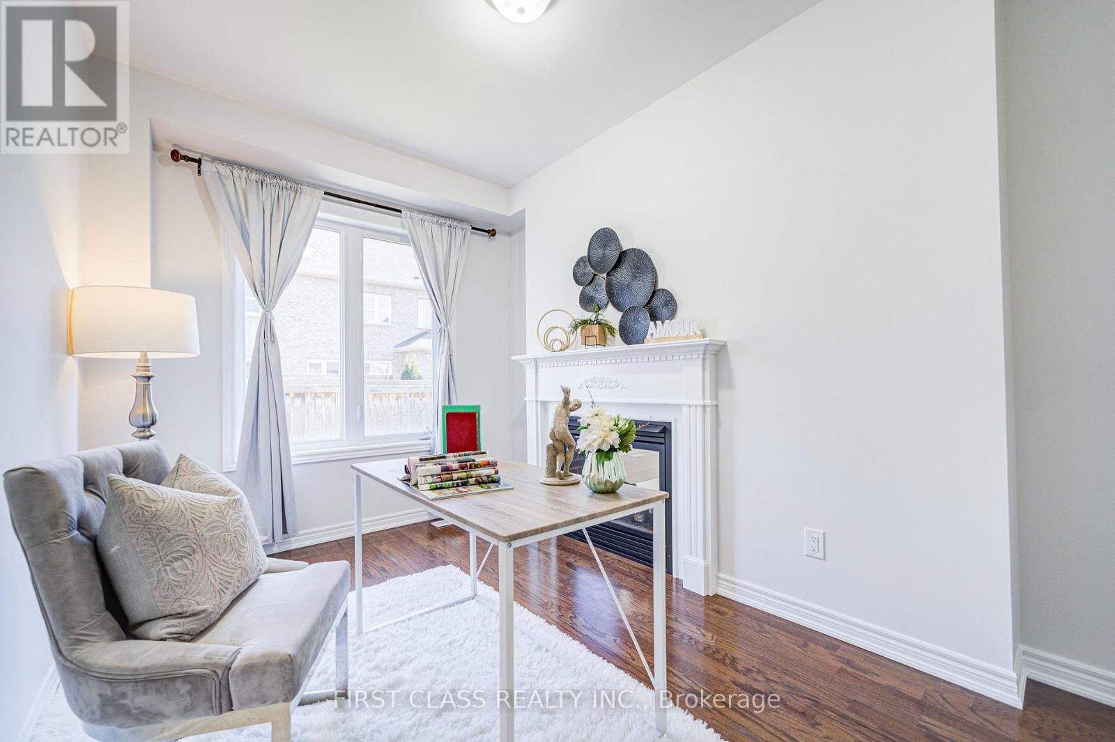 566 NORTH PARK BOULEVARD Image 32