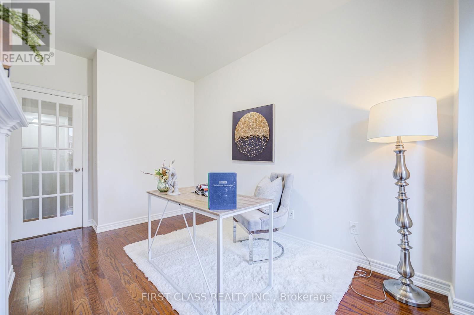 566 NORTH PARK BOULEVARD Image 33