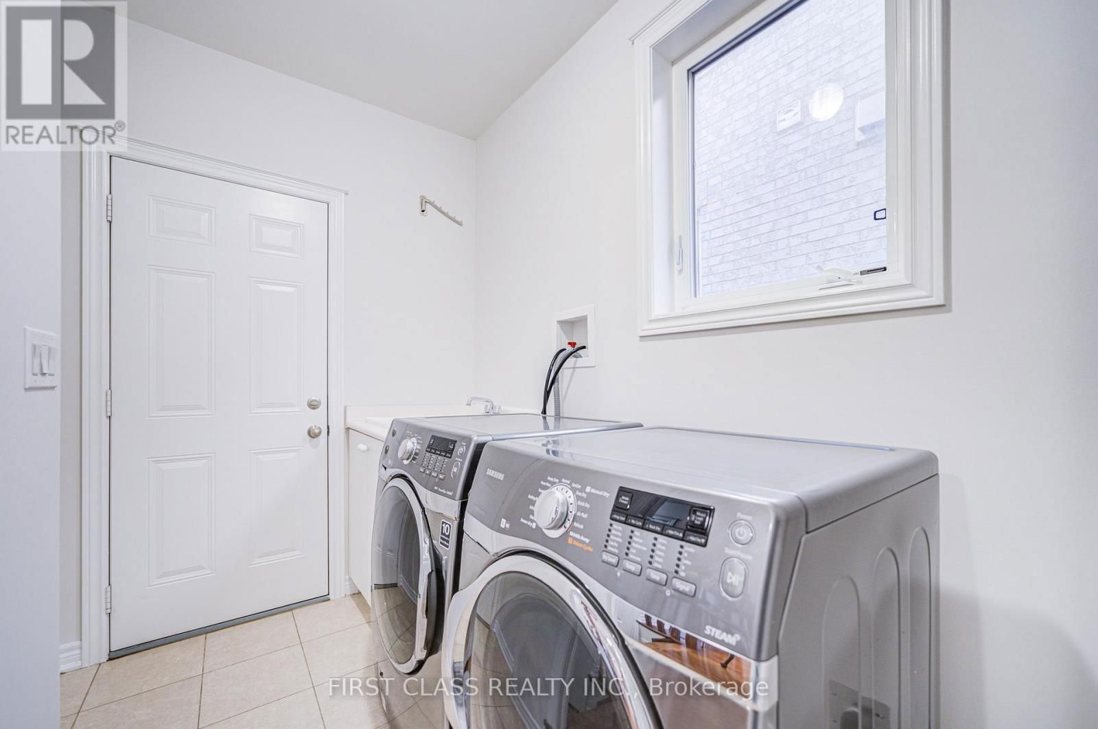 566 NORTH PARK BOULEVARD Image 34