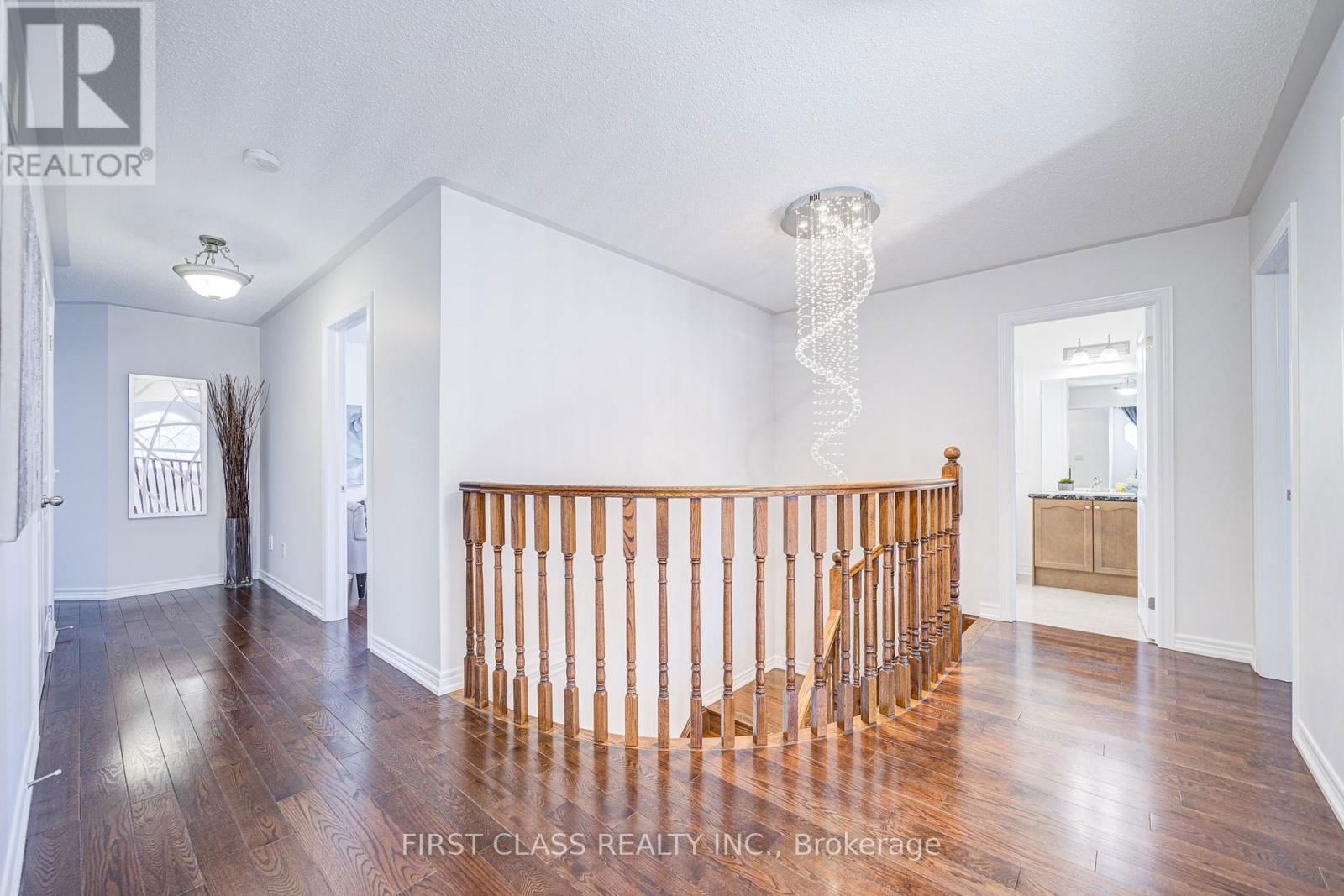 566 NORTH PARK BOULEVARD Image 36
