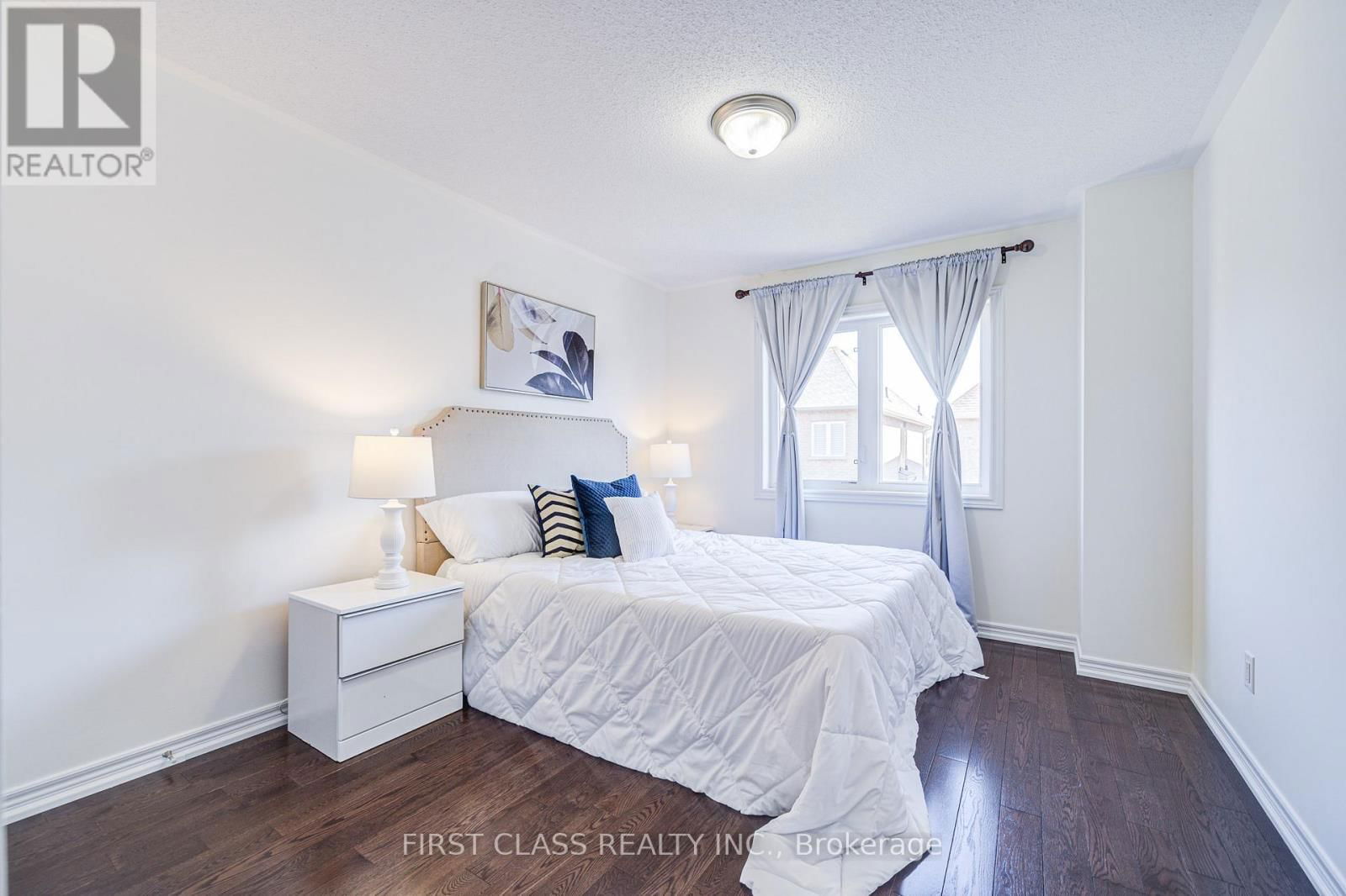 566 NORTH PARK BOULEVARD Image 38