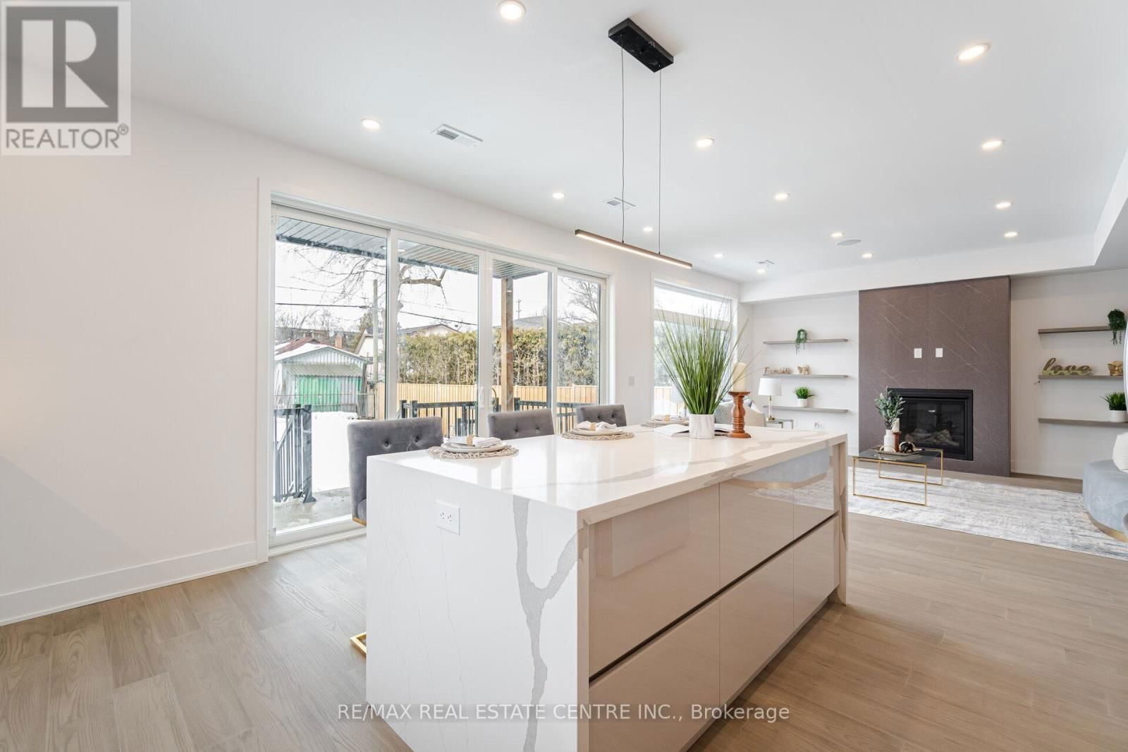 404 MELROSE STREET Image 13