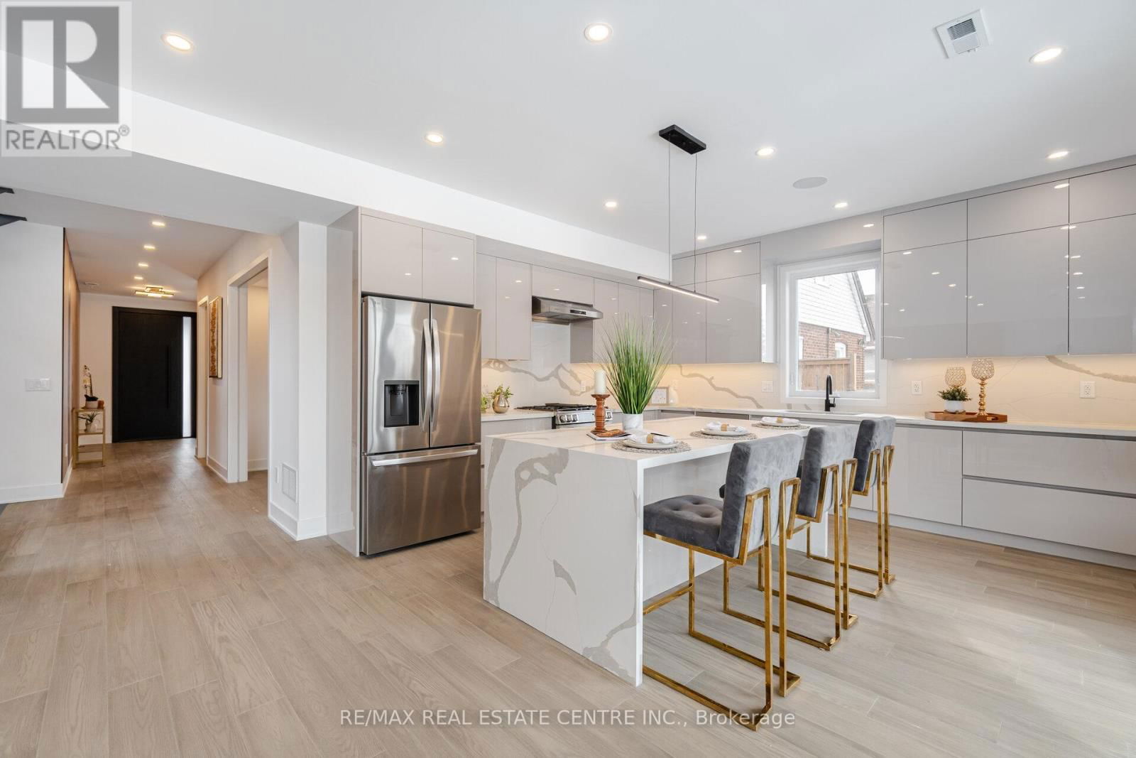 404 MELROSE STREET Image 15