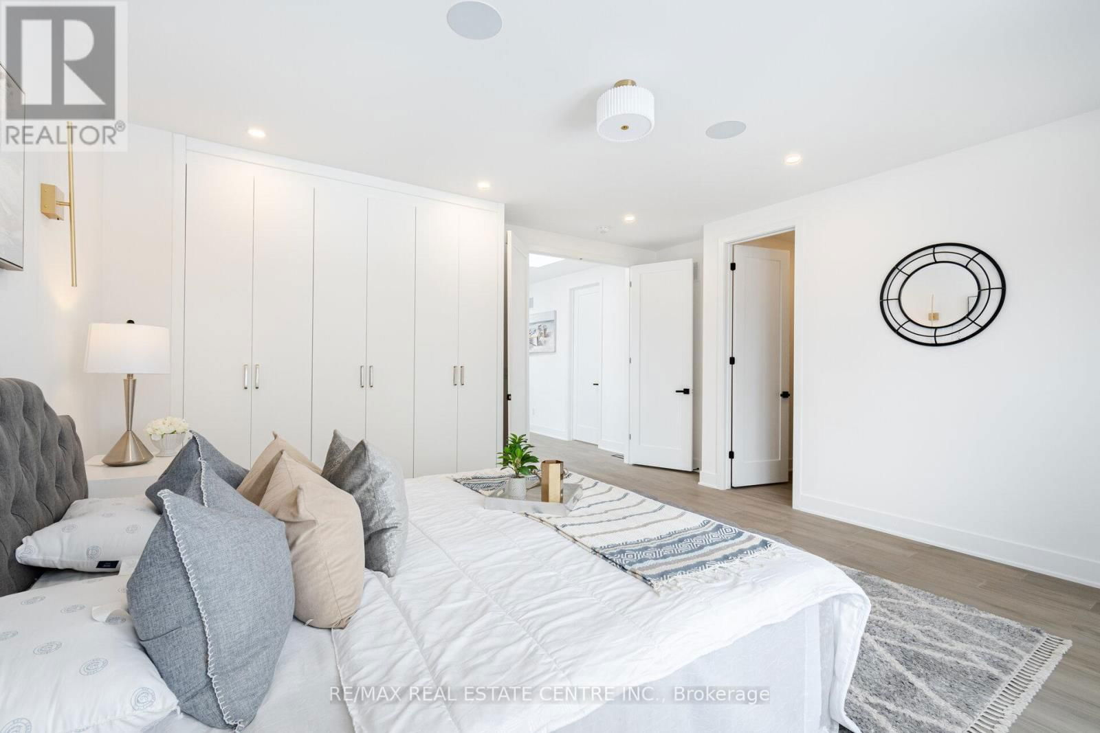 404 MELROSE STREET Image 27