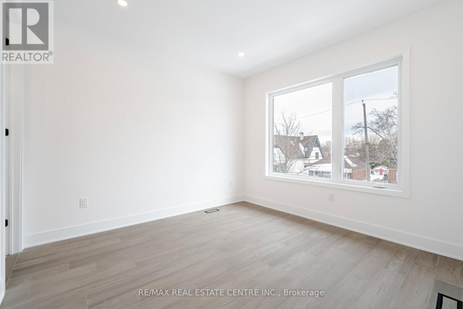 404 MELROSE STREET Image 32