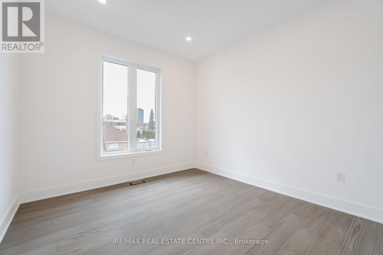 404 MELROSE STREET Image 37