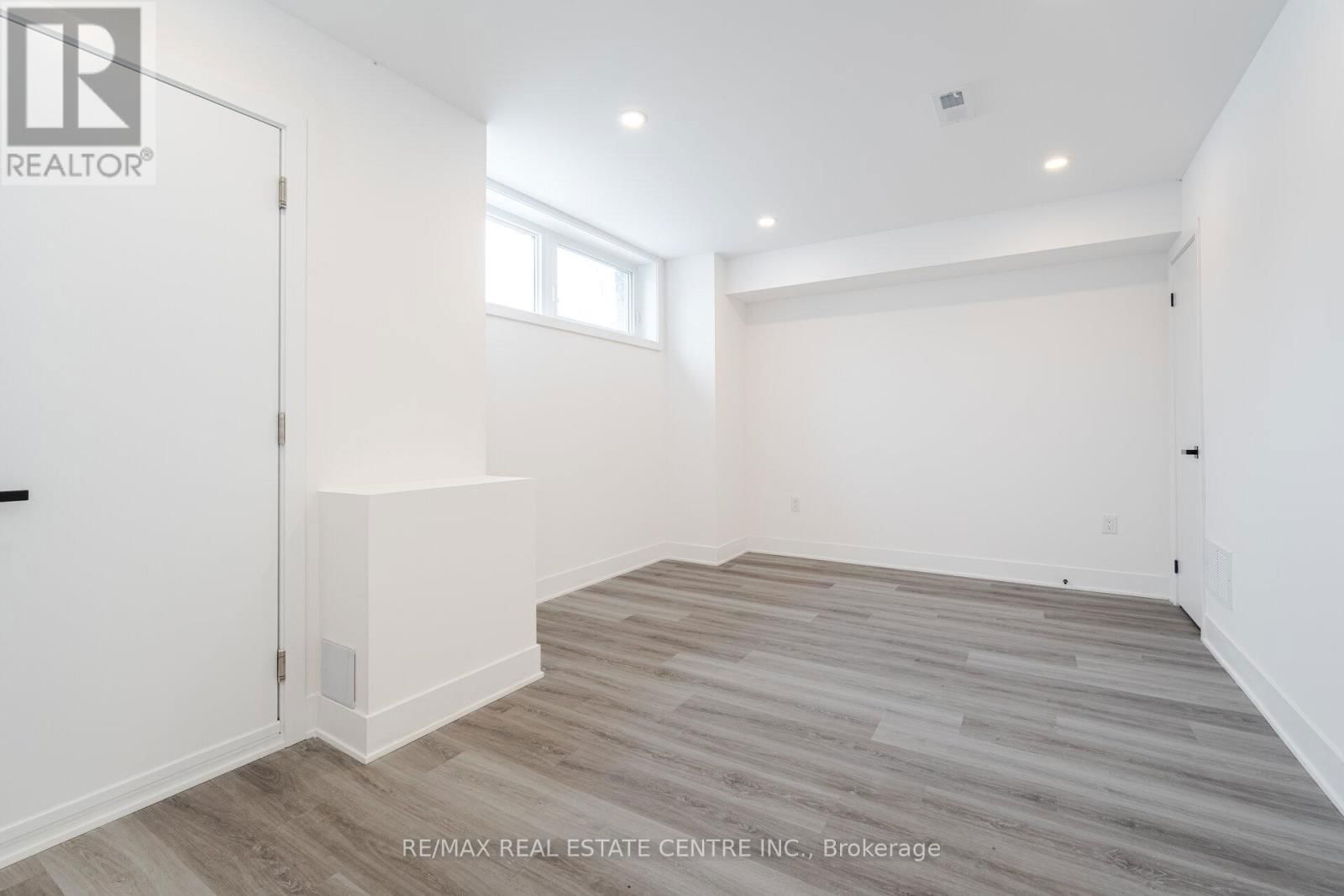 404 MELROSE STREET Image 44