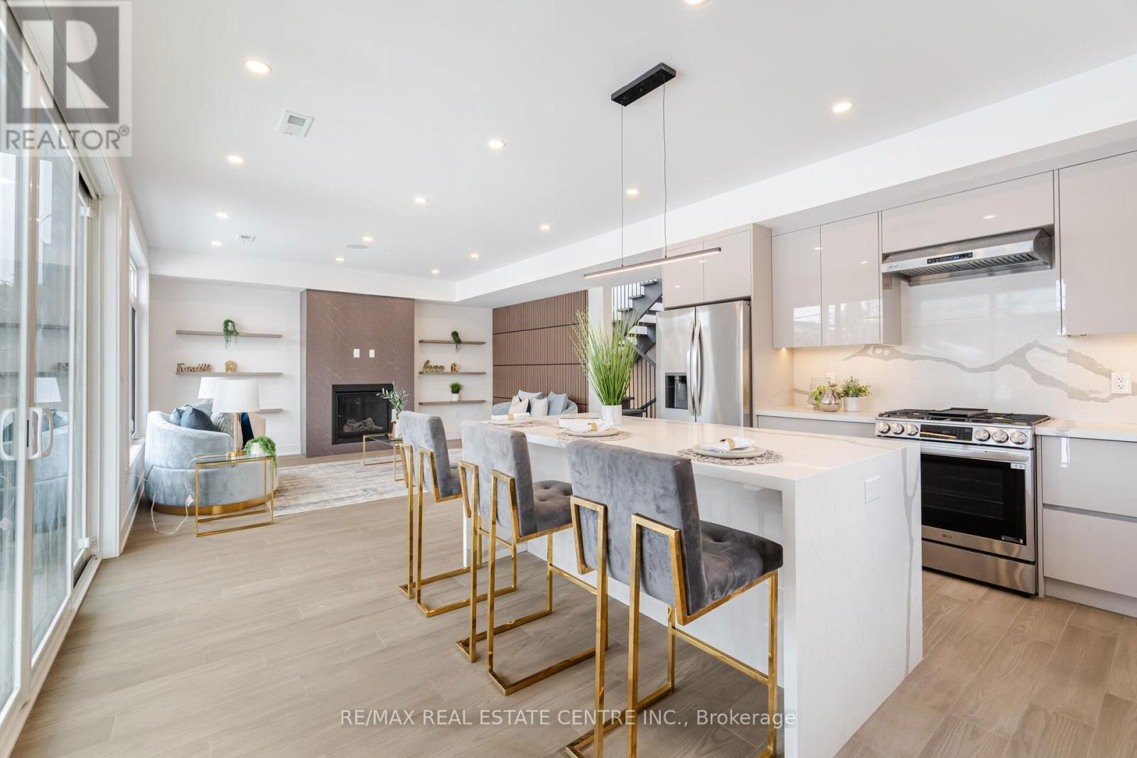 404 MELROSE STREET Image 12