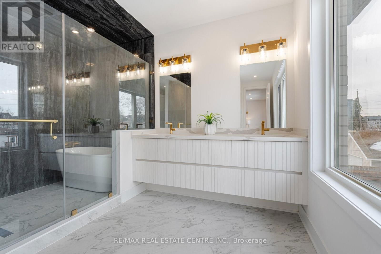 404 MELROSE STREET Image 25
