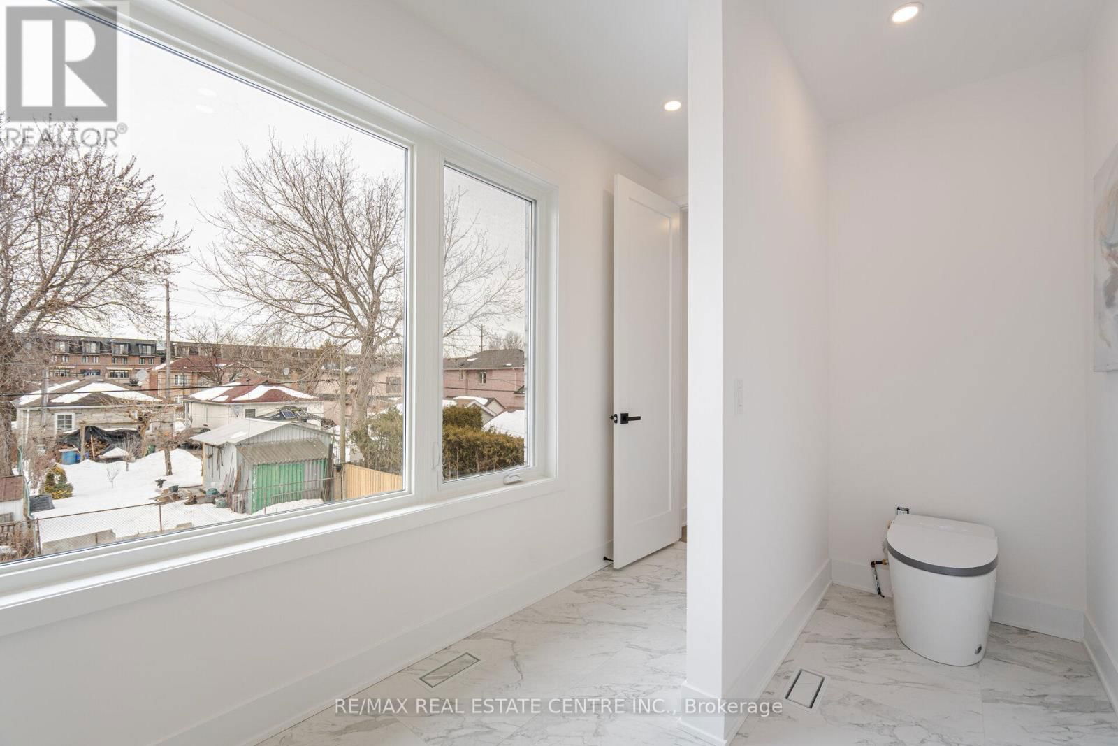 404 MELROSE STREET Image 27
