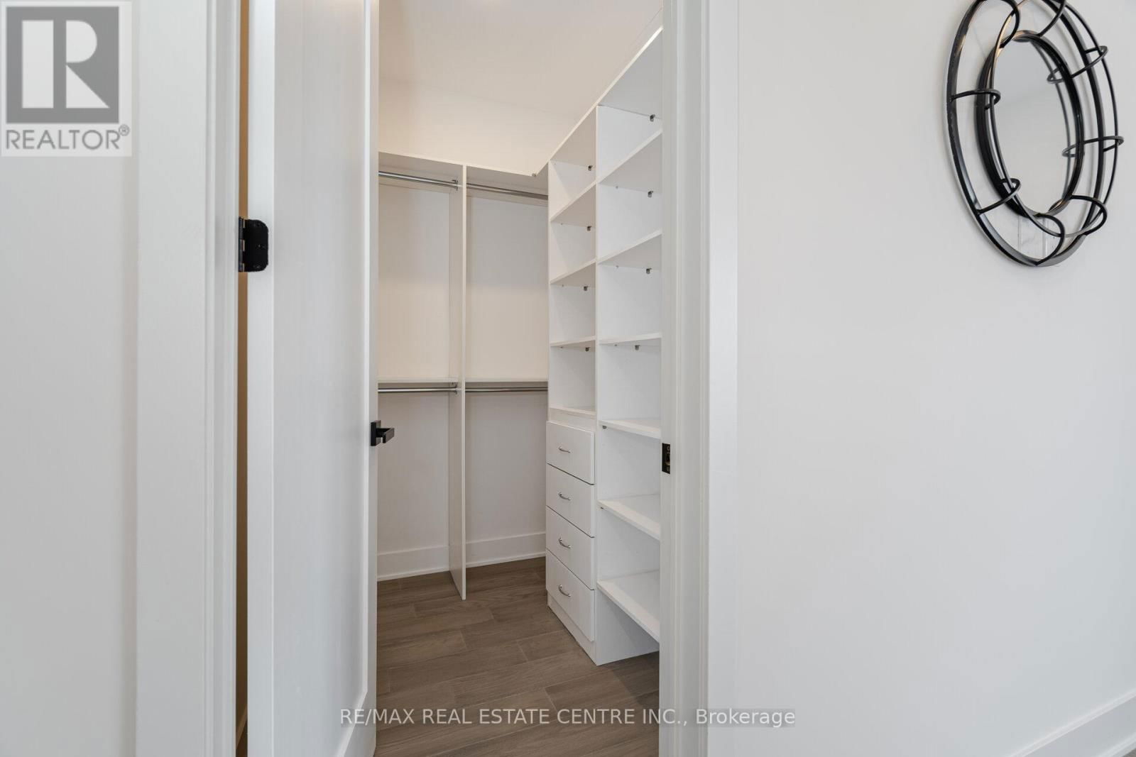 404 MELROSE STREET Image 28