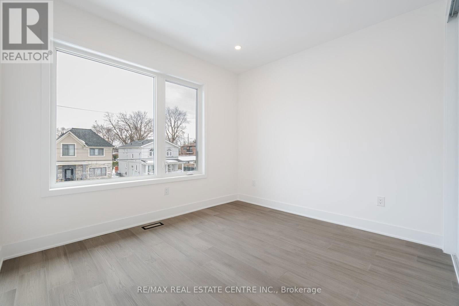 404 MELROSE STREET Image 34