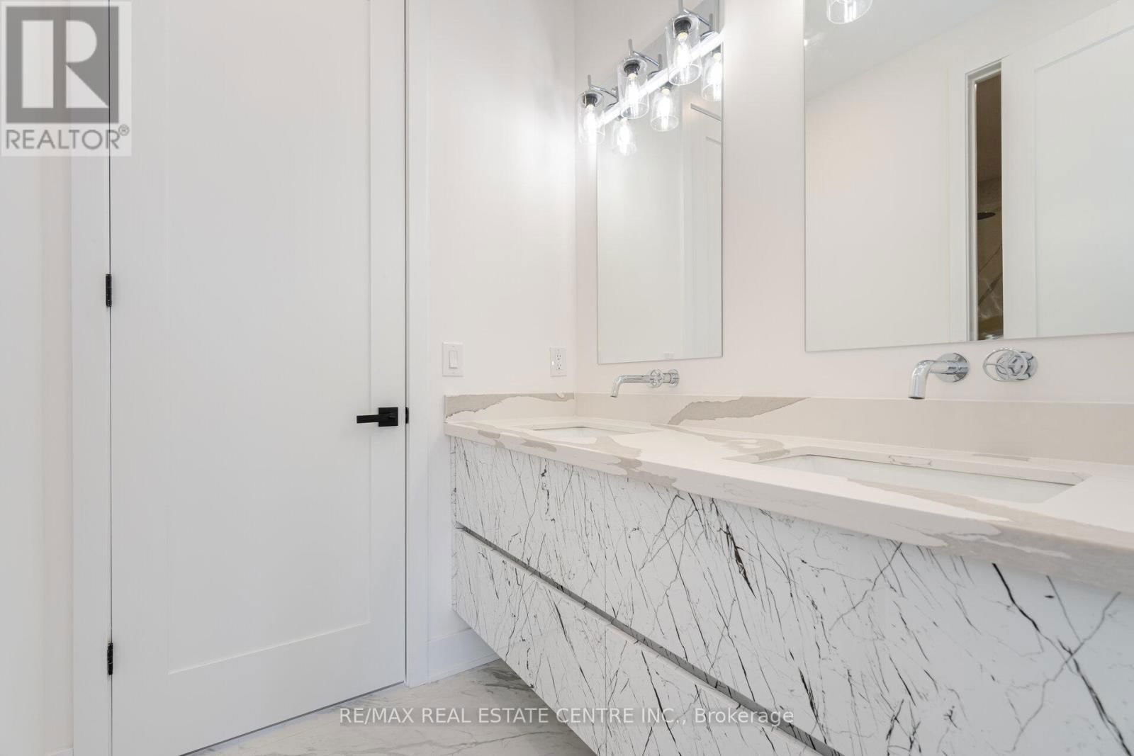 404 MELROSE STREET Image 35