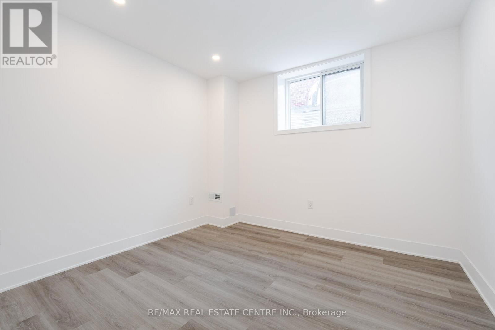404 MELROSE STREET Image 43