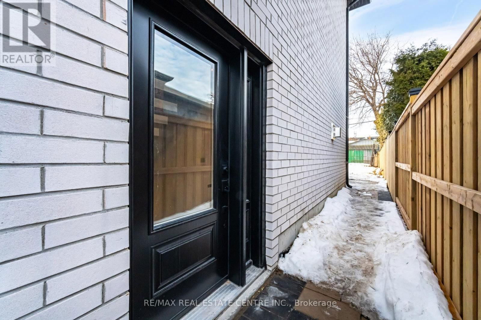 404 MELROSE STREET Image 48