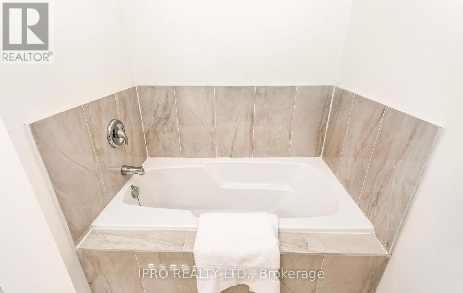 6150 WINDFLEET CRESCENT Image 28