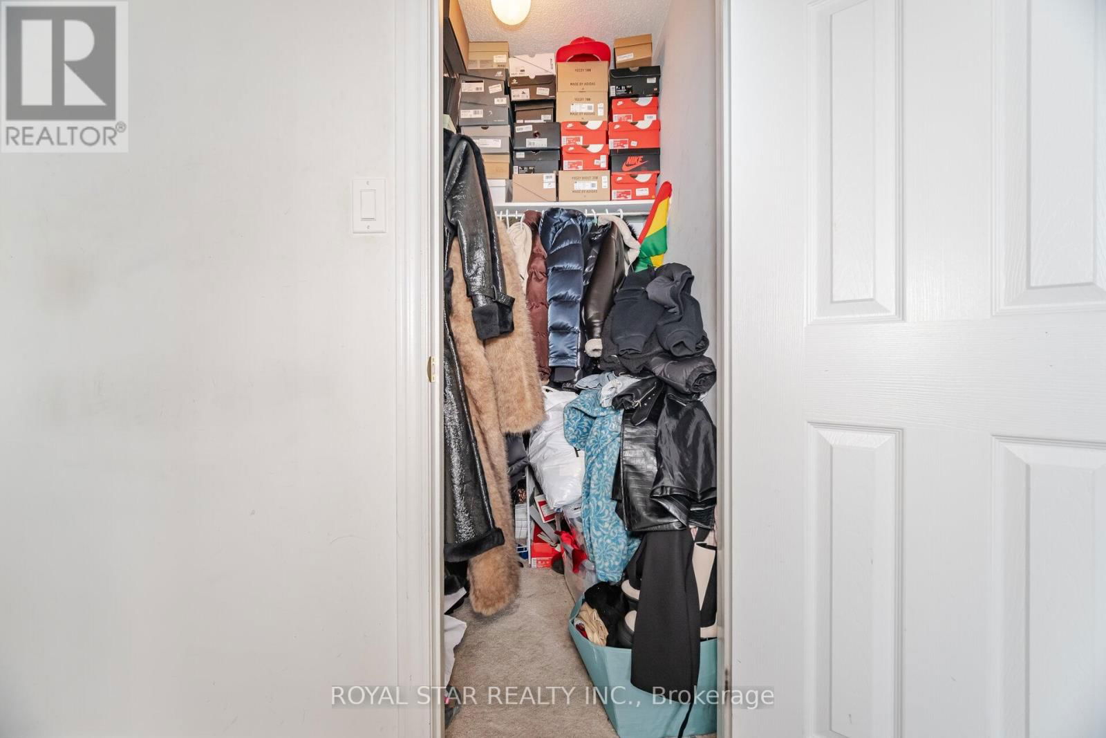 21 BAYLAWN CIRCLE Image 32