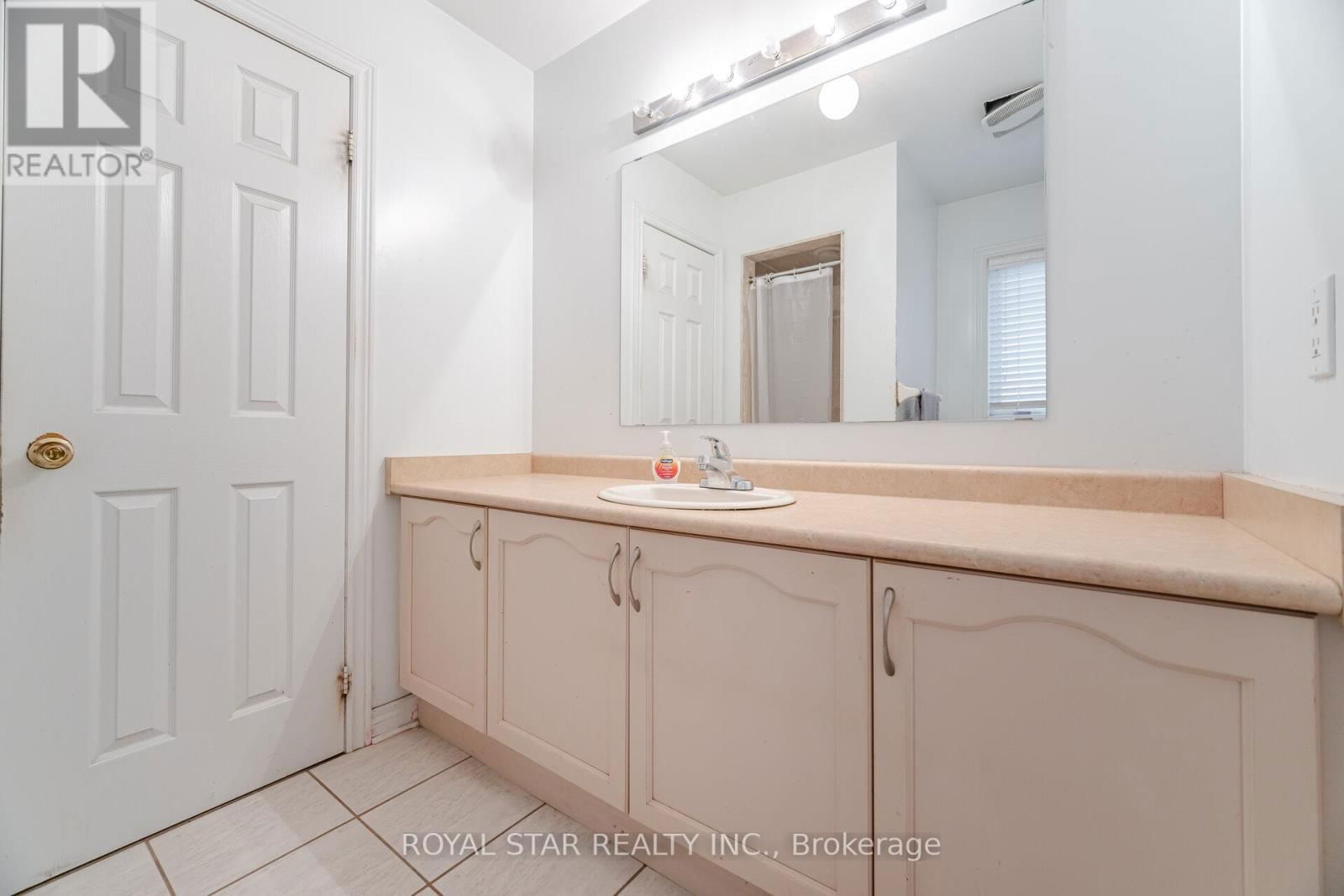 21 BAYLAWN CIRCLE Image 33