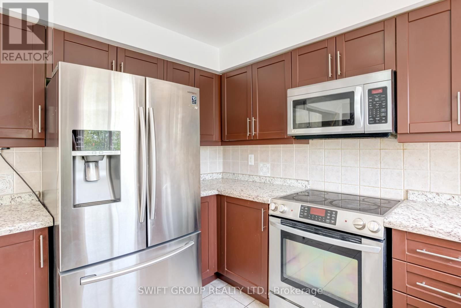 2569 GILL CRESCENT Image 12