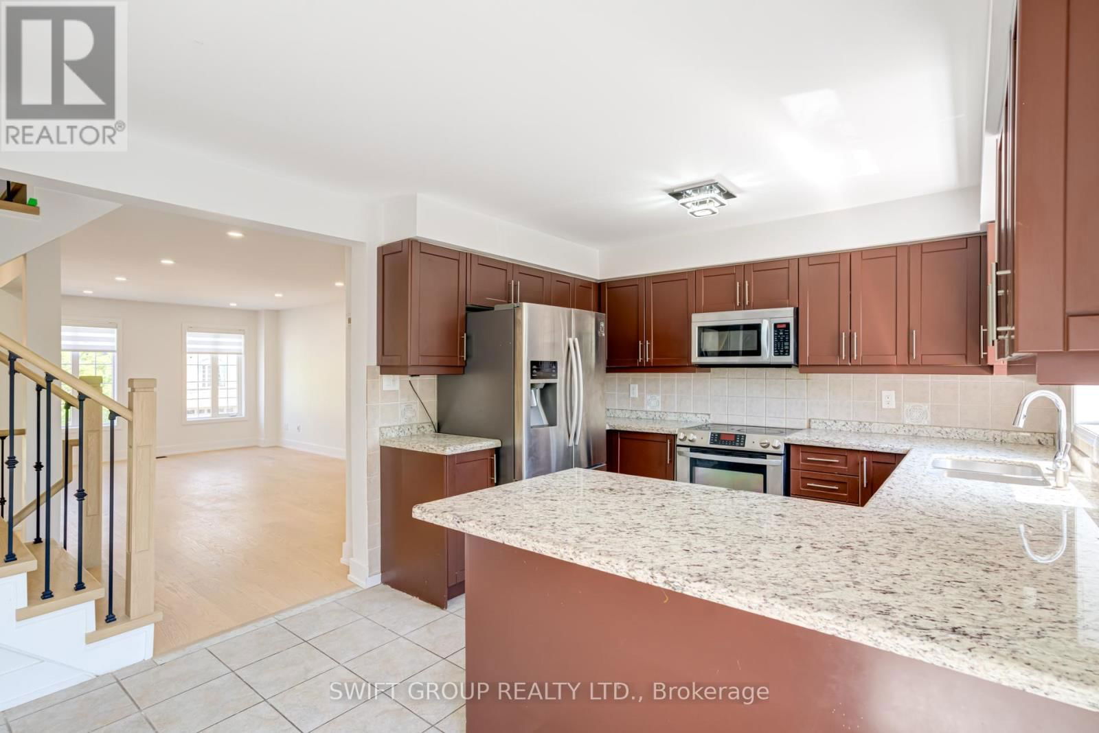2569 GILL CRESCENT Image 14