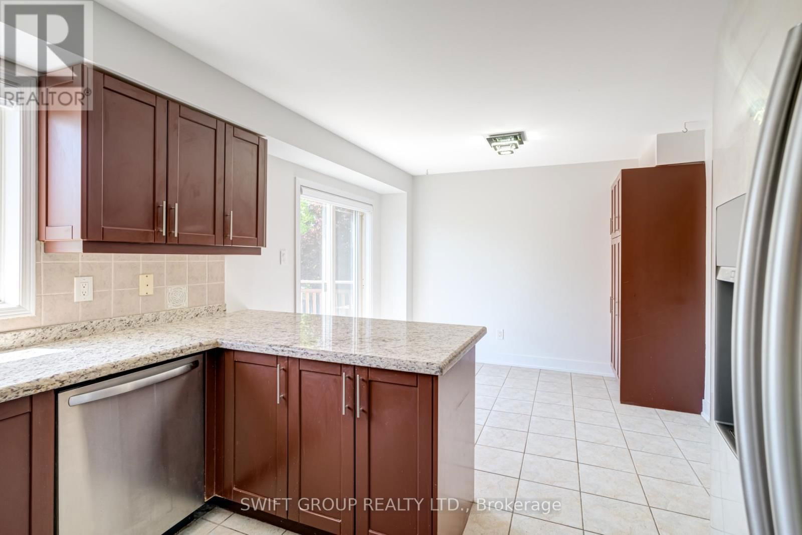 2569 GILL CRESCENT Image 15