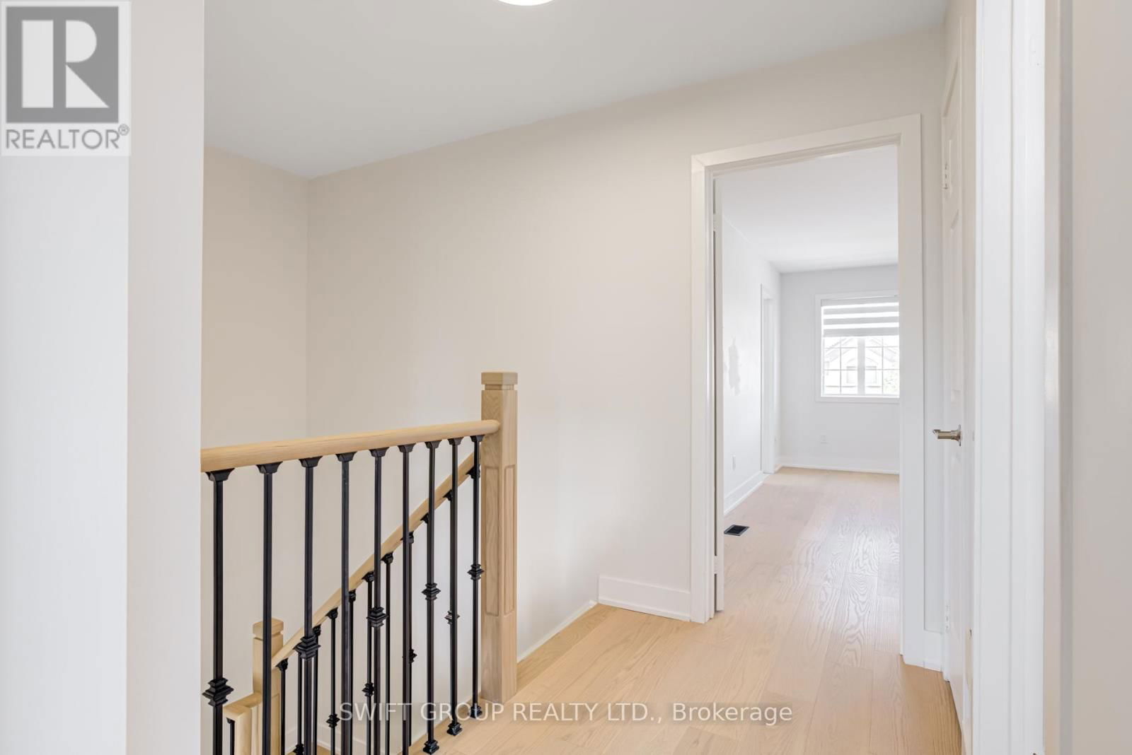 2569 GILL CRESCENT Image 18