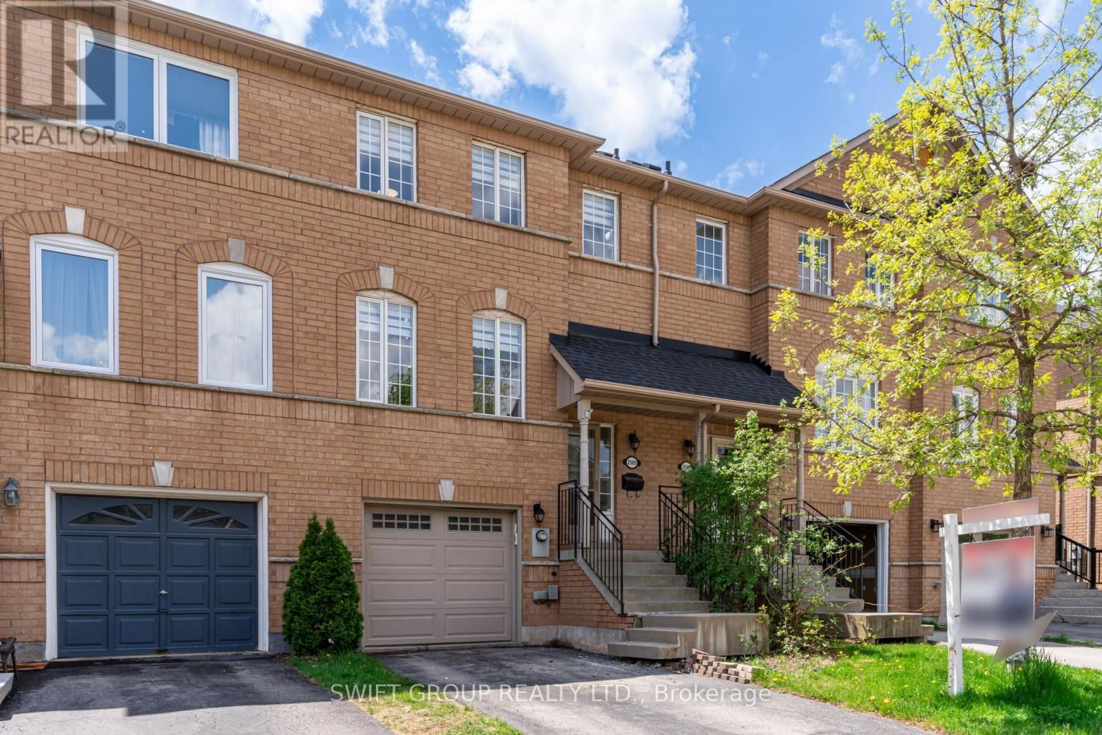 2569 GILL CRESCENT Image 2
