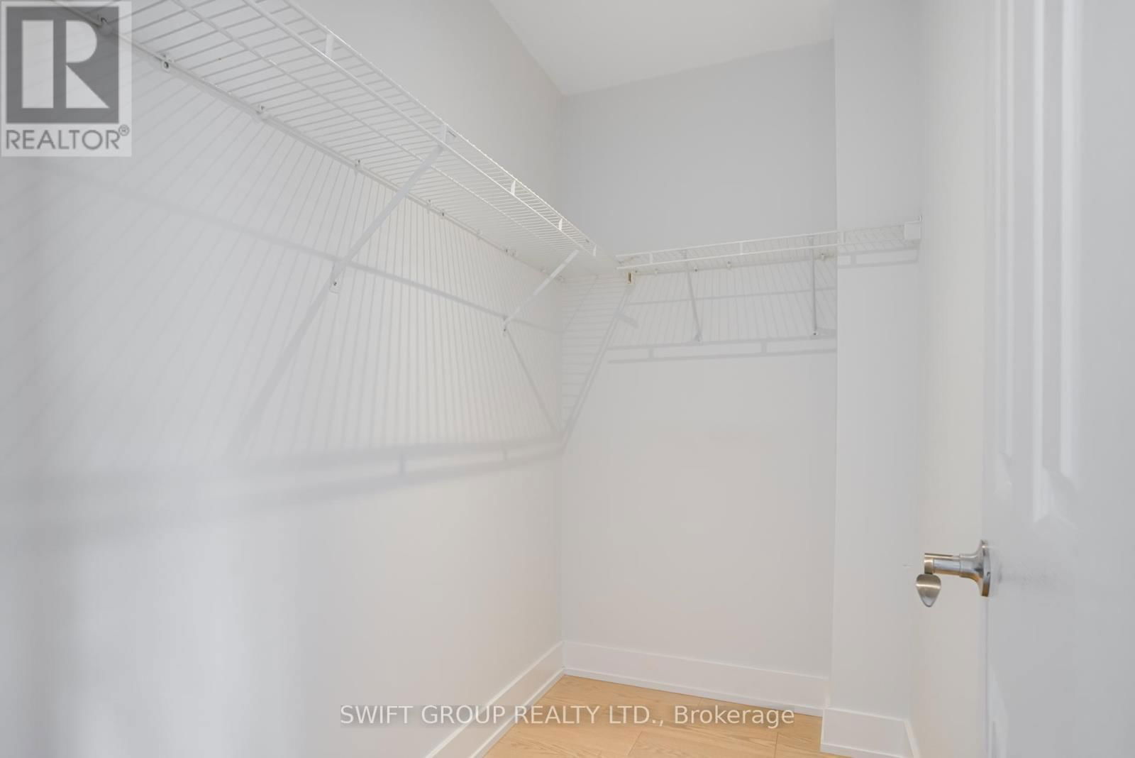 2569 GILL CRESCENT Image 21