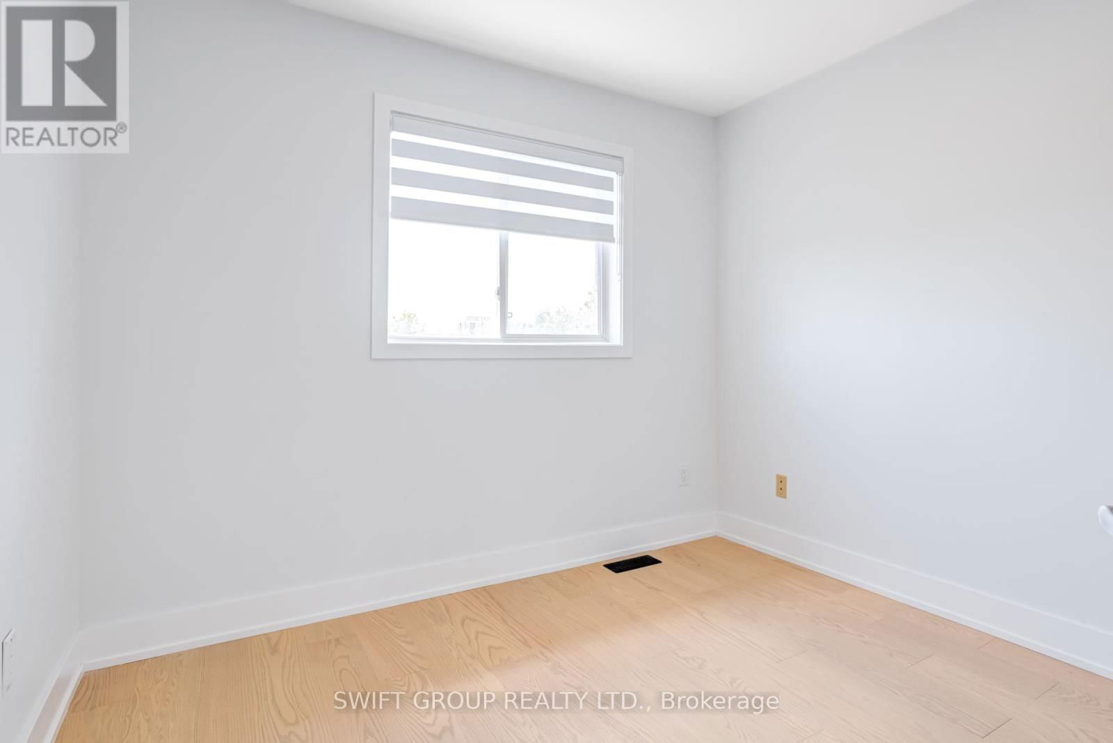 2569 GILL CRESCENT Image 24