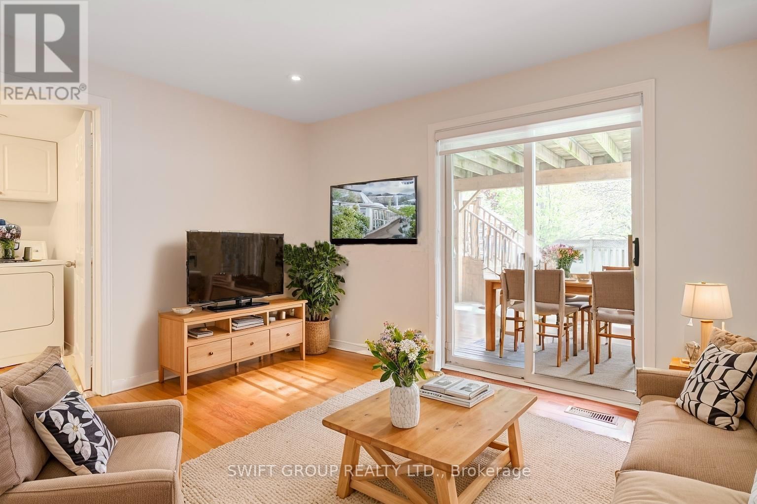 2569 GILL CRESCENT Image 28