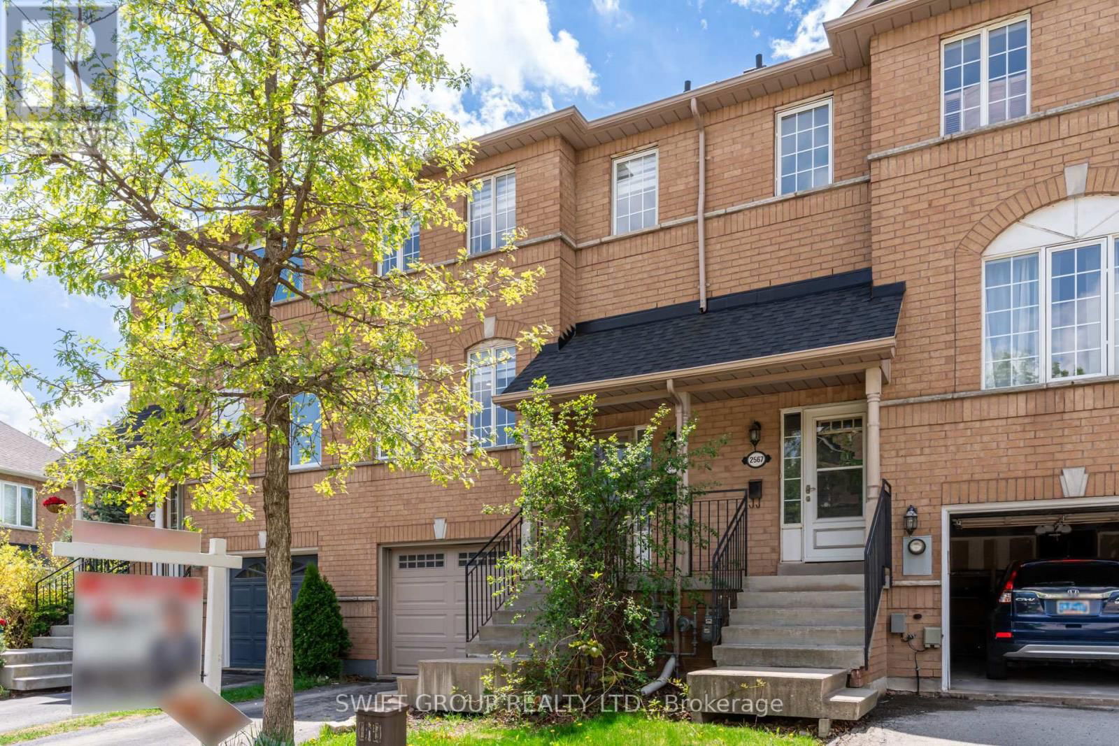 2569 GILL CRESCENT Image 3