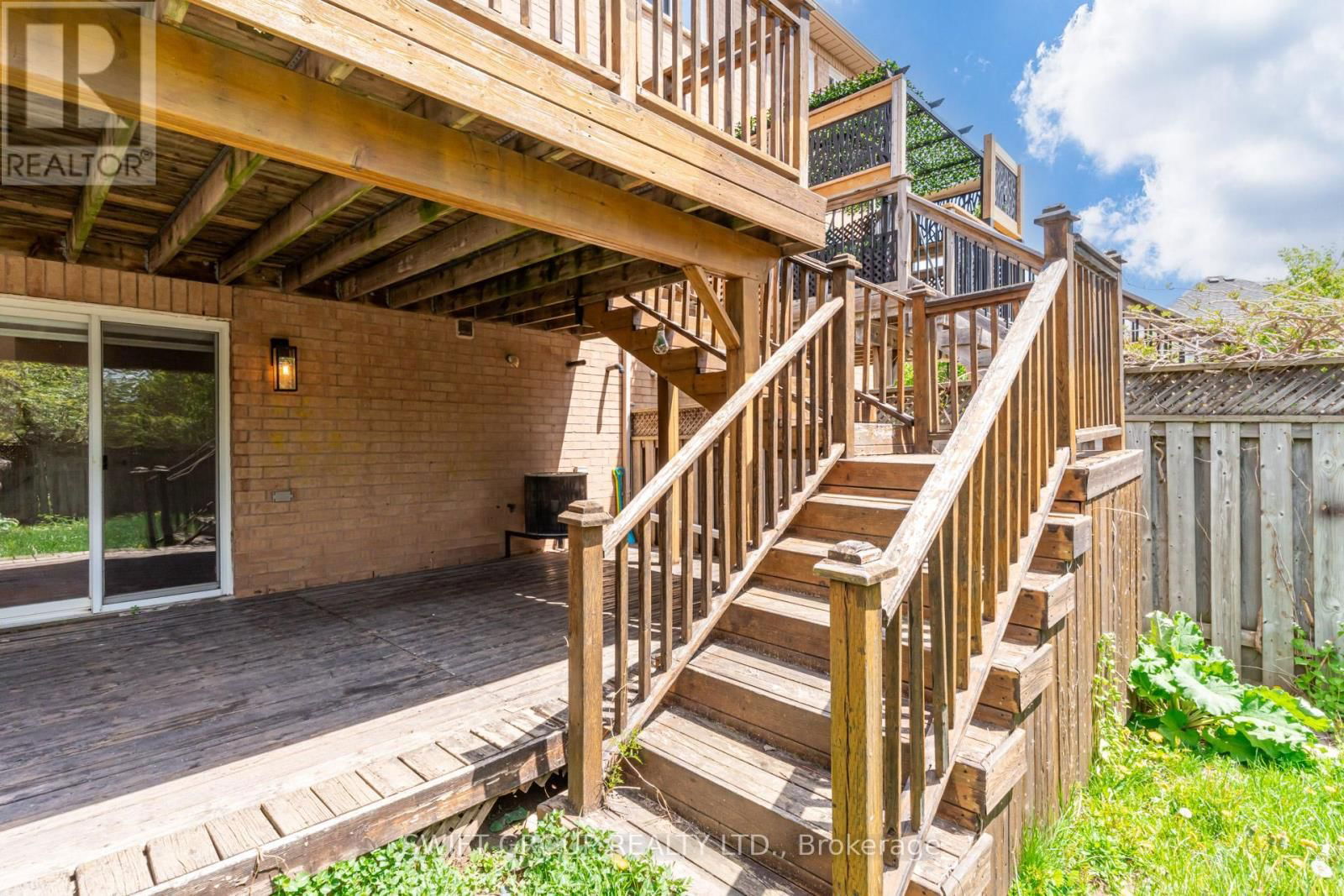2569 GILL CRESCENT Image 31