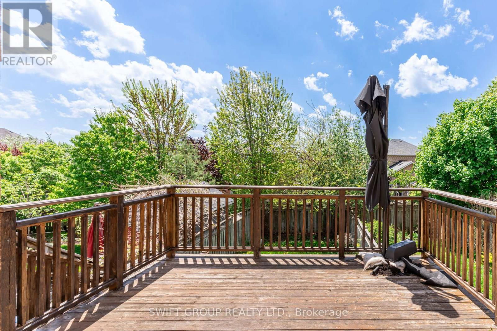2569 GILL CRESCENT Image 32