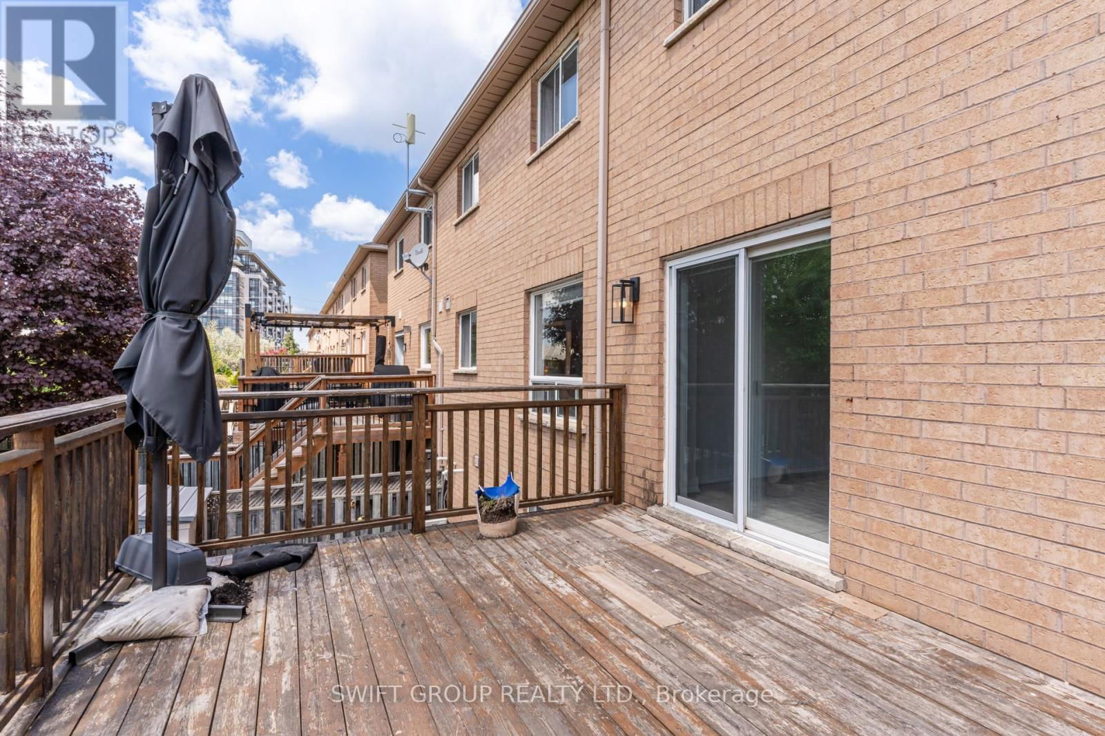 2569 GILL CRESCENT Image 33