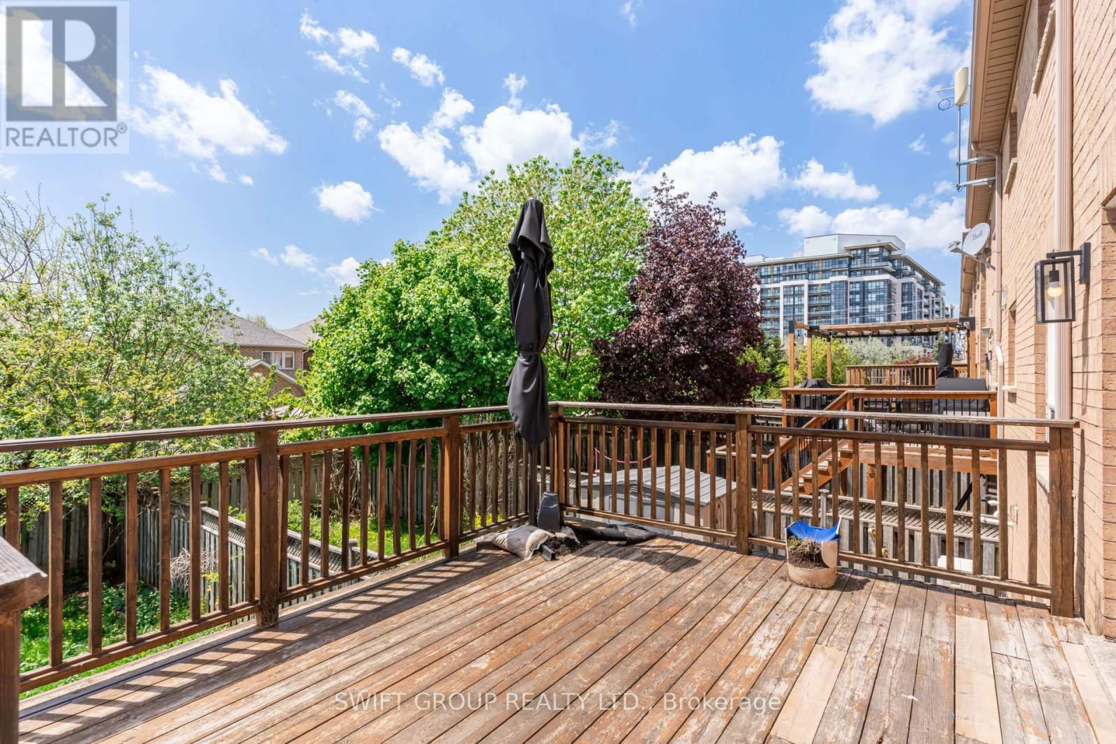 2569 GILL CRESCENT Image 35