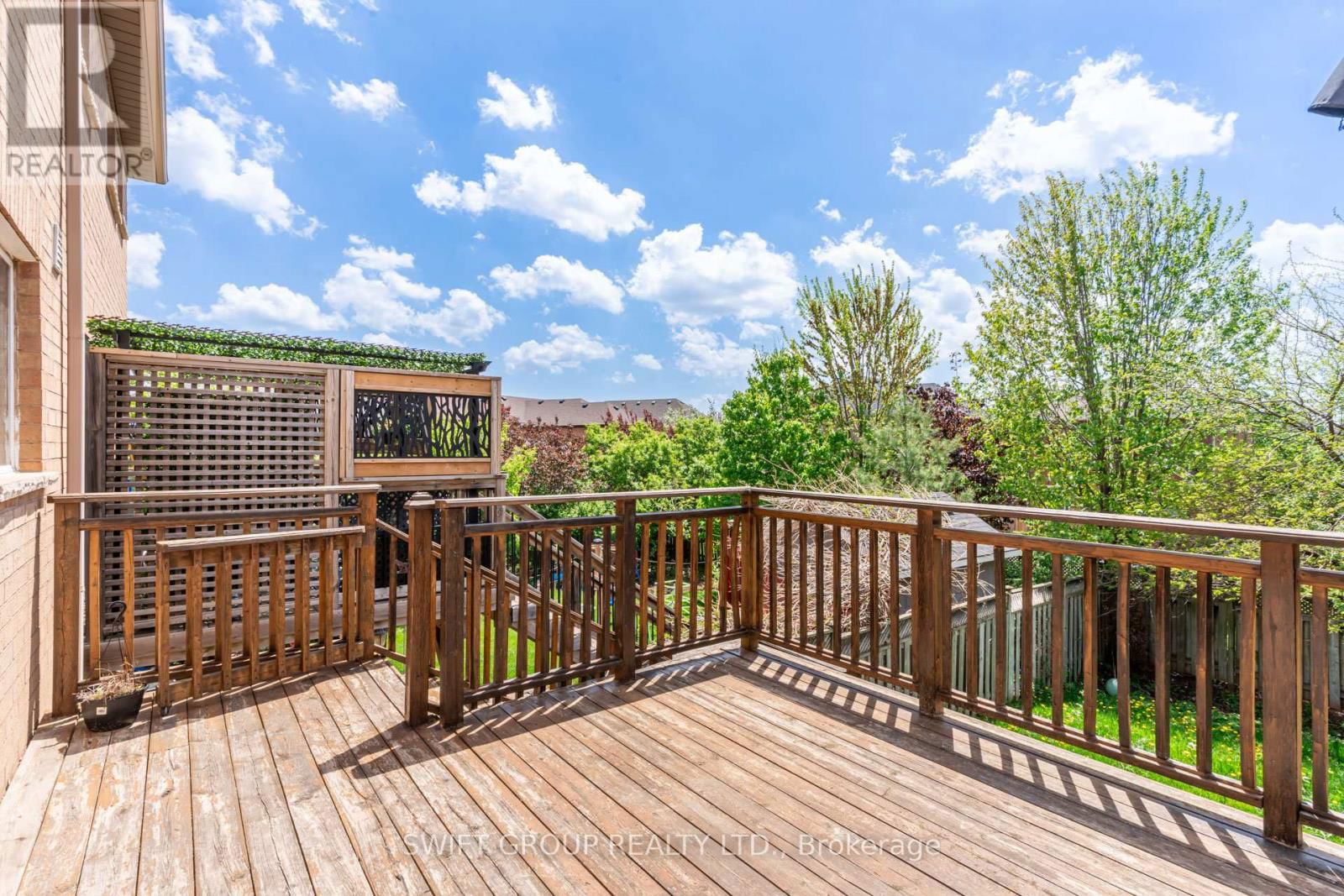 2569 GILL CRESCENT Image 36