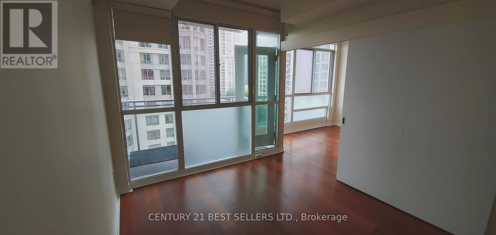 801 - 225 WEBB DRIVE Image 4