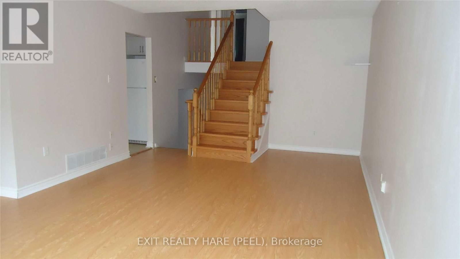 126 CENTRE STREET NORTH Image 2