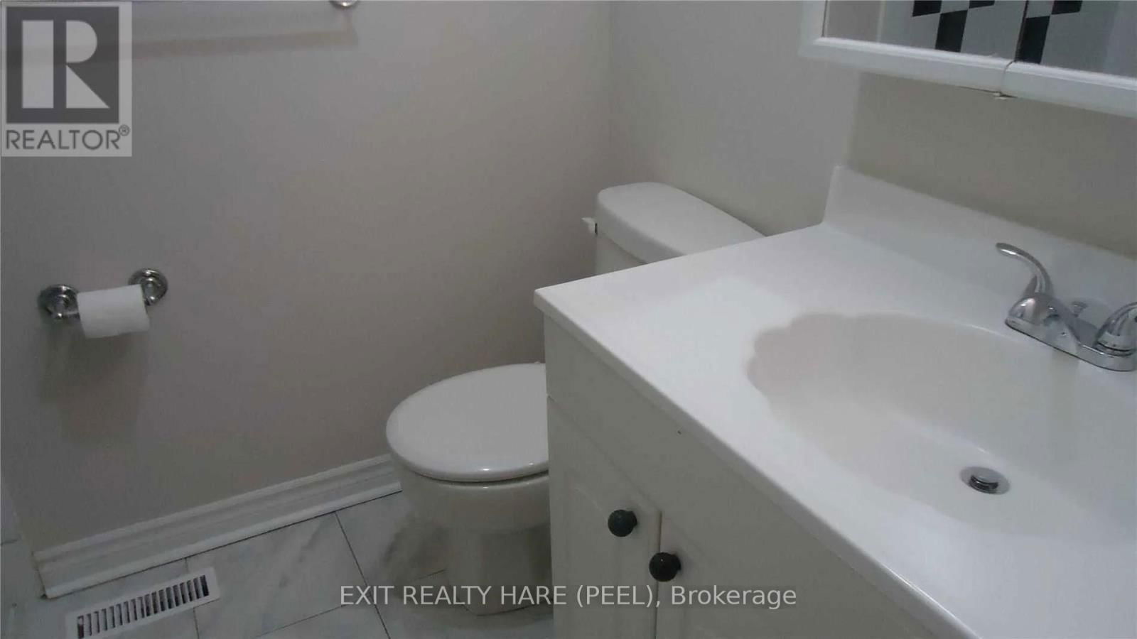 126 CENTRE STREET NORTH Image 7
