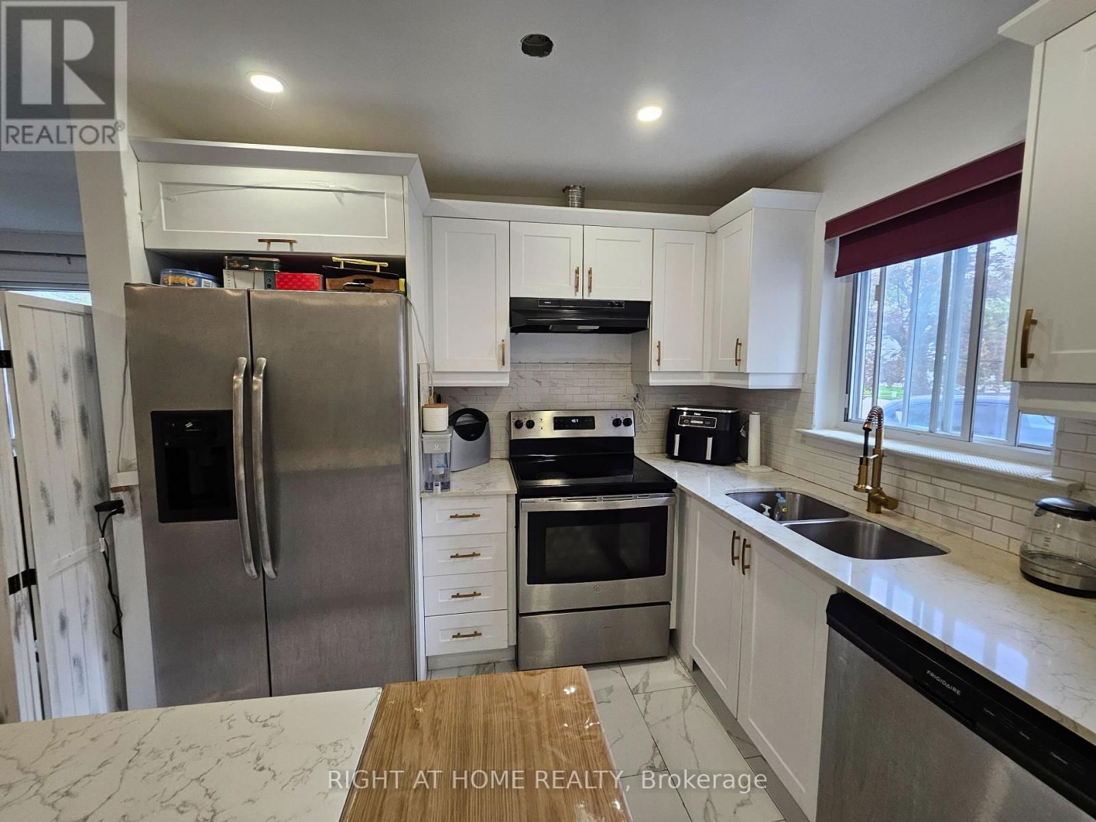 UPPER - 2445 PADSTOW CRESCENT Image 10